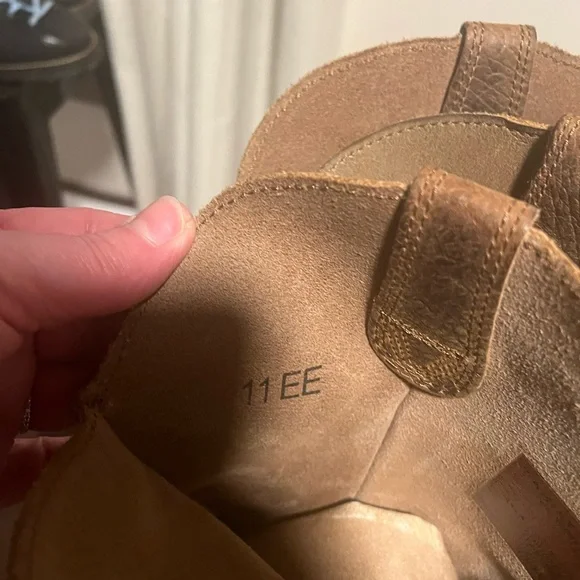 Ariat Brown Cowboy Western Boots with Square Toe
11EE - Picture 10 of 15